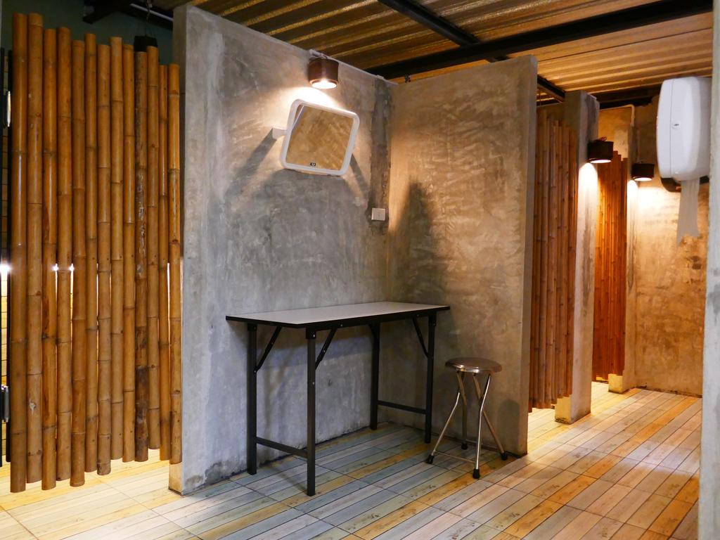 First 1 Boutique Hostel At Sukhumvit 1 Bangkok Buitenkant foto