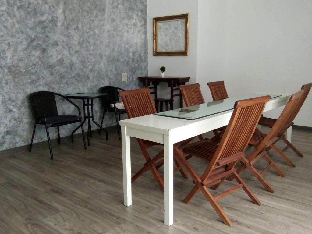 First 1 Boutique Hostel At Sukhumvit 1 Bangkok Buitenkant foto