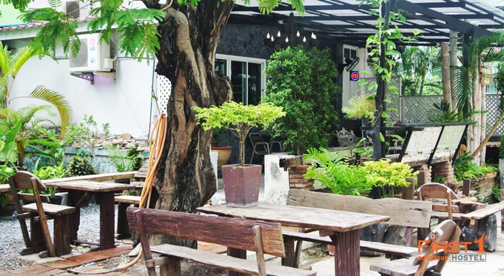 First 1 Boutique Hostel At Sukhumvit 1 Bangkok Buitenkant foto