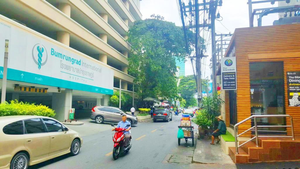 First 1 Boutique Hostel At Sukhumvit 1 Bangkok Buitenkant foto