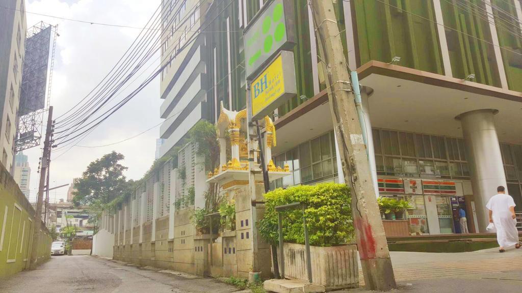 First 1 Boutique Hostel At Sukhumvit 1 Bangkok Buitenkant foto
