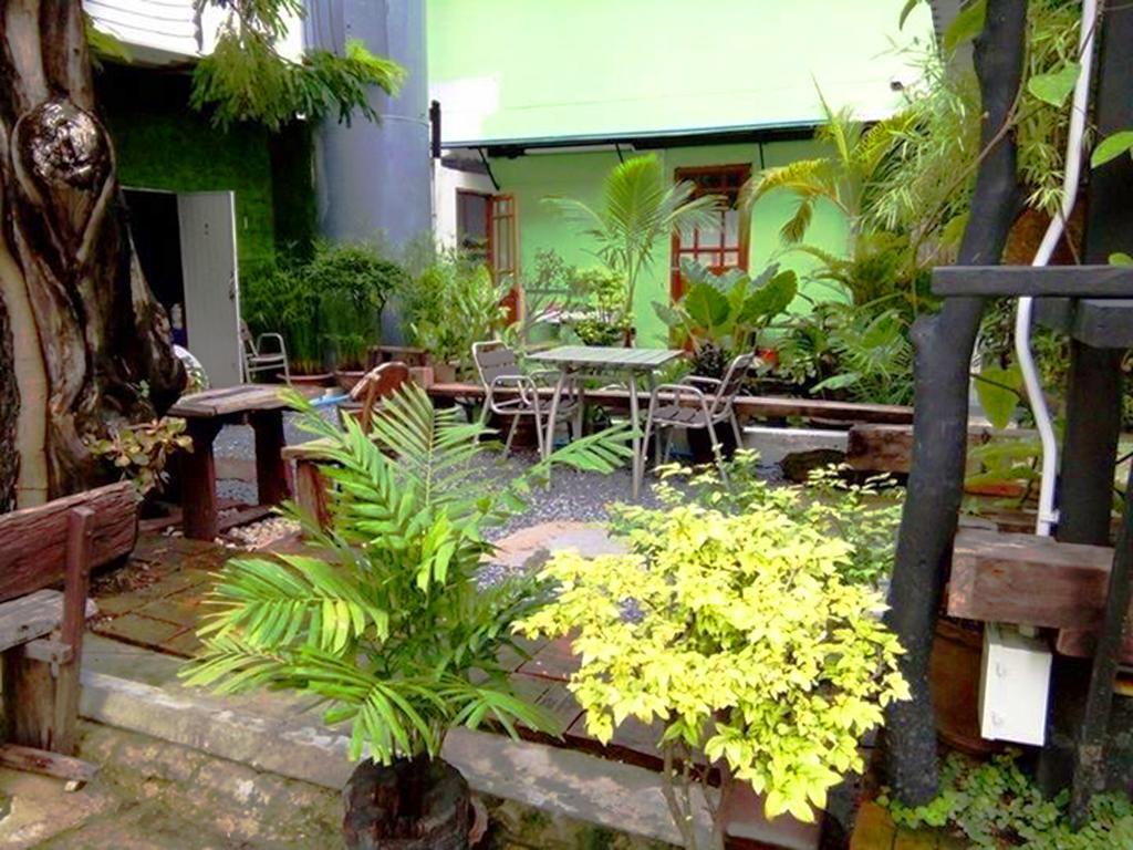 First 1 Boutique Hostel At Sukhumvit 1 Bangkok Buitenkant foto