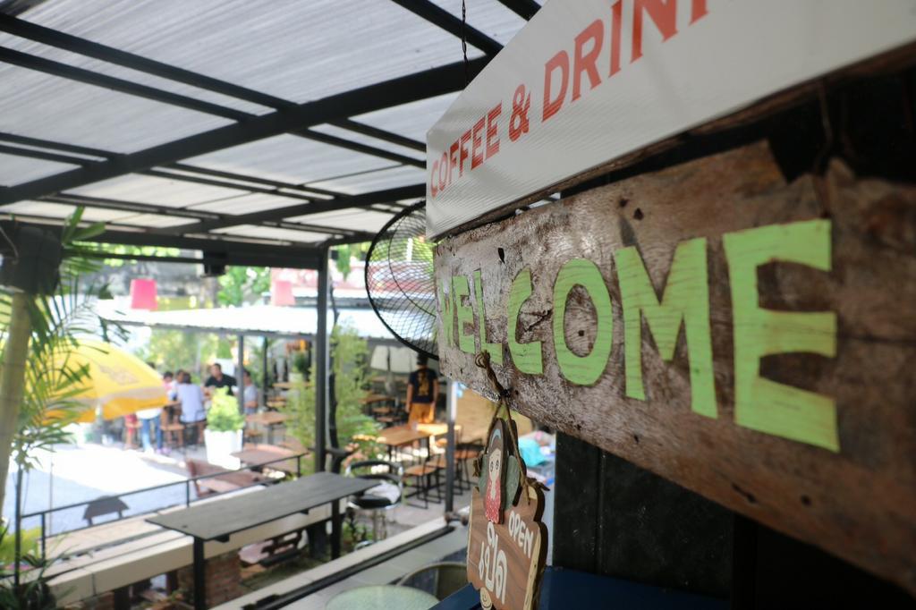 First 1 Boutique Hostel At Sukhumvit 1 Bangkok Buitenkant foto