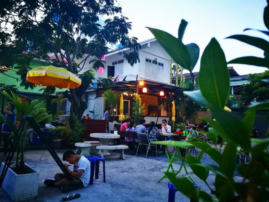 First 1 Boutique Hostel At Sukhumvit 1 Bangkok Buitenkant foto