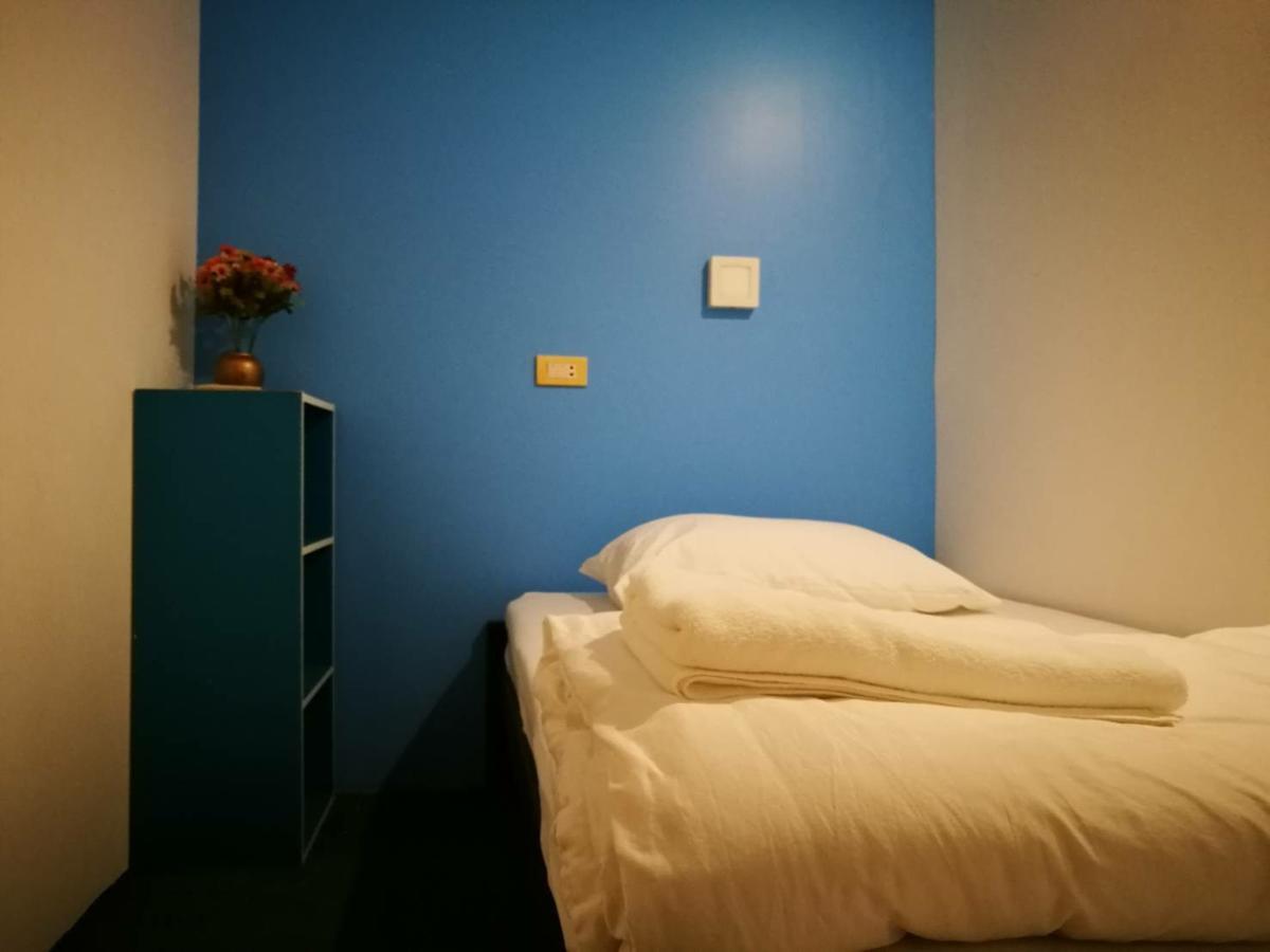 First 1 Boutique Hostel At Sukhumvit 1 Bangkok Buitenkant foto