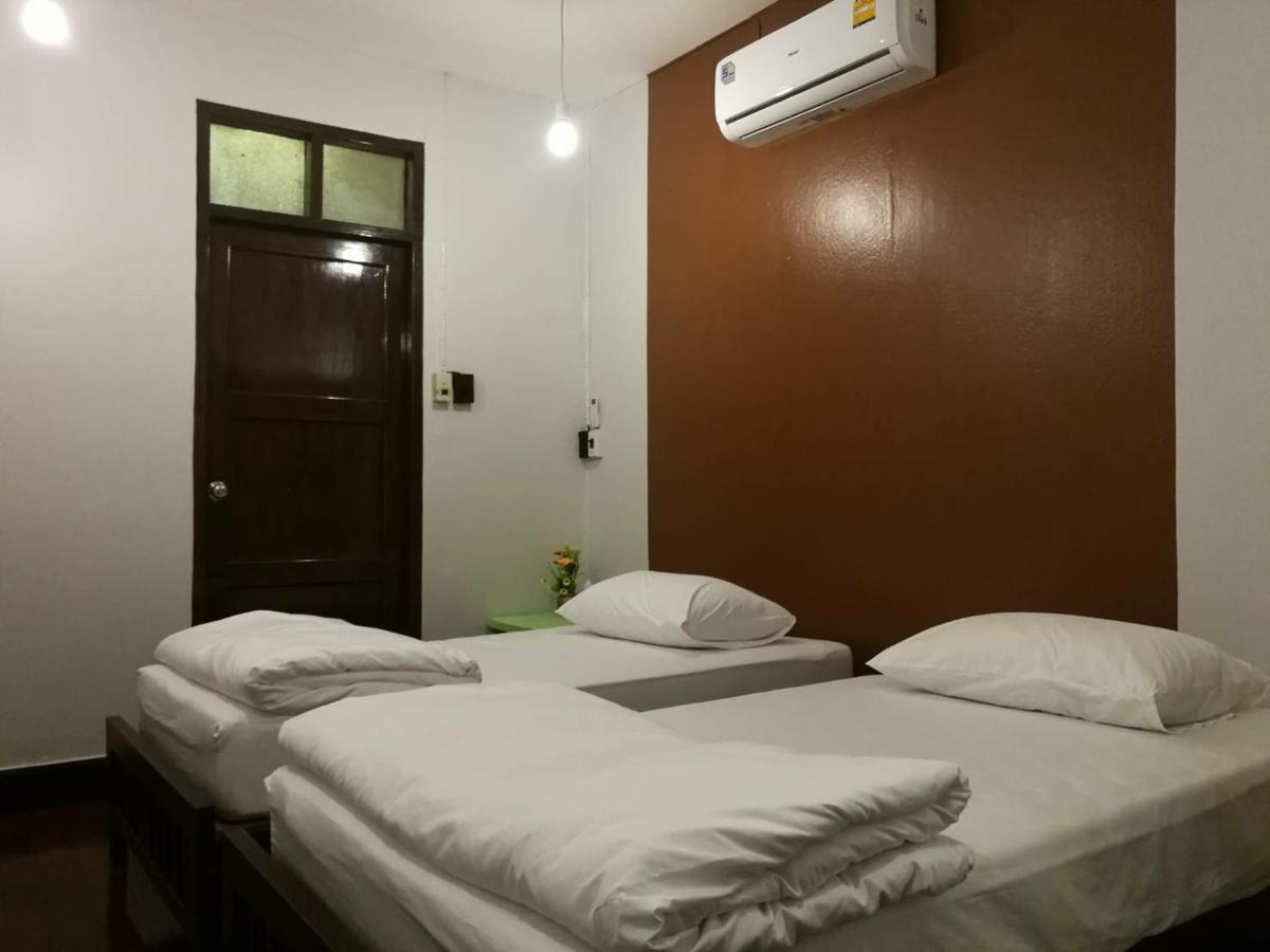 First 1 Boutique Hostel At Sukhumvit 1 Bangkok Buitenkant foto