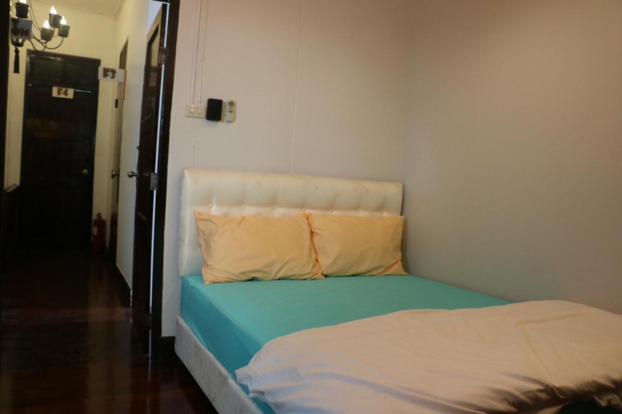 First 1 Boutique Hostel At Sukhumvit 1 Bangkok Buitenkant foto
