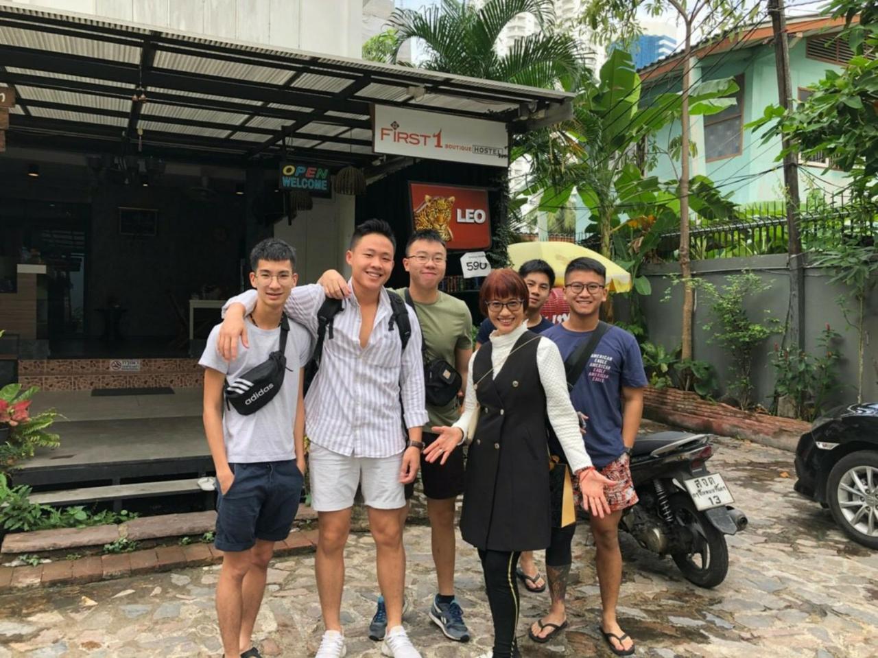 First 1 Boutique Hostel At Sukhumvit 1 Bangkok Buitenkant foto