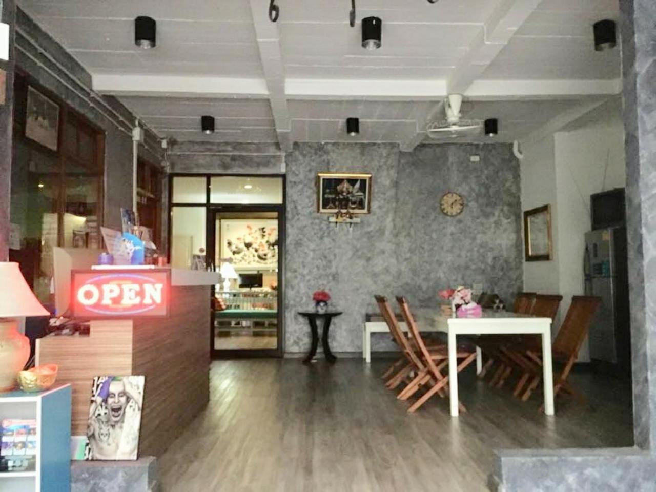 First 1 Boutique Hostel At Sukhumvit 1 Bangkok Buitenkant foto
