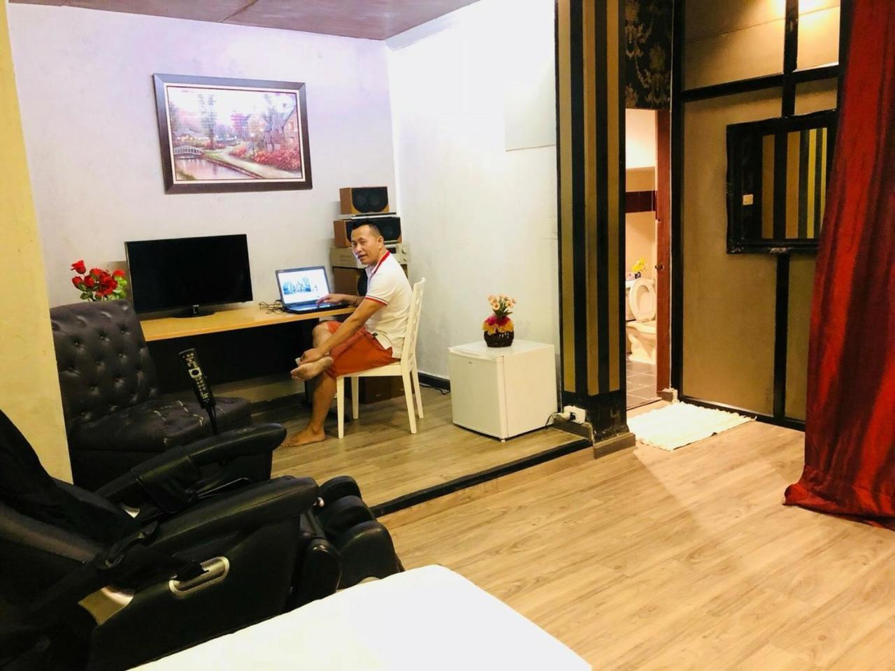 First 1 Boutique Hostel At Sukhumvit 1 Bangkok Buitenkant foto