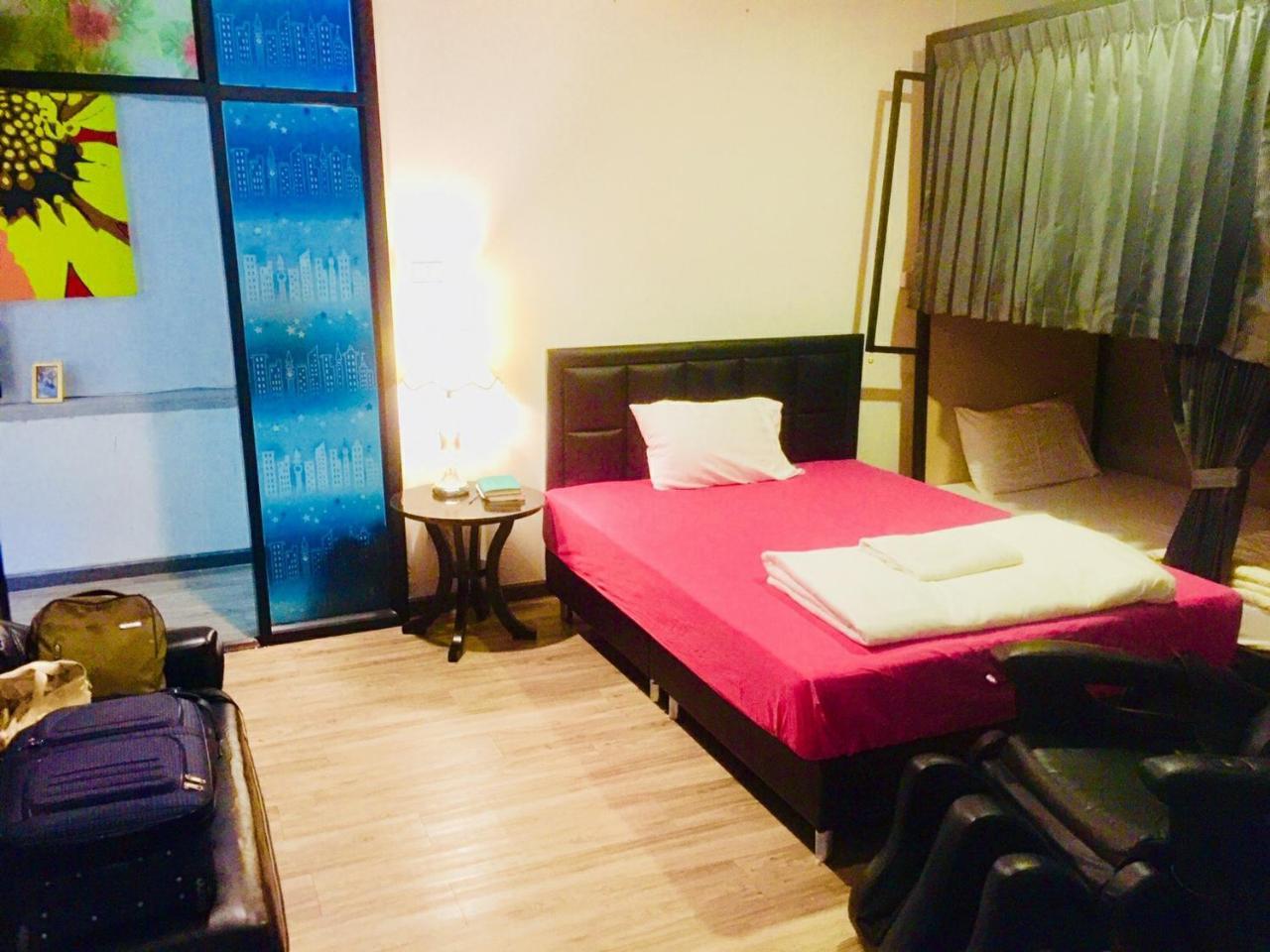 First 1 Boutique Hostel At Sukhumvit 1 Bangkok Buitenkant foto