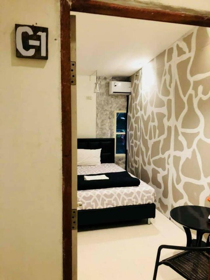 First 1 Boutique Hostel At Sukhumvit 1 Bangkok Buitenkant foto